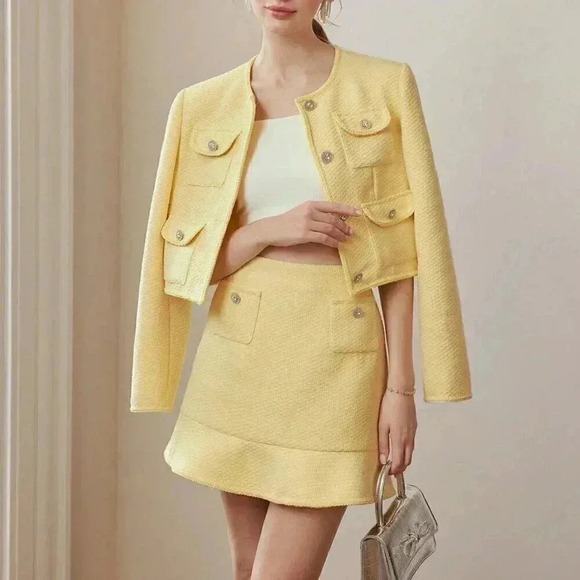 Yellow Elegant Women's Solid Textured Flap Pocket Crop Jacket - Picture 1 of 8